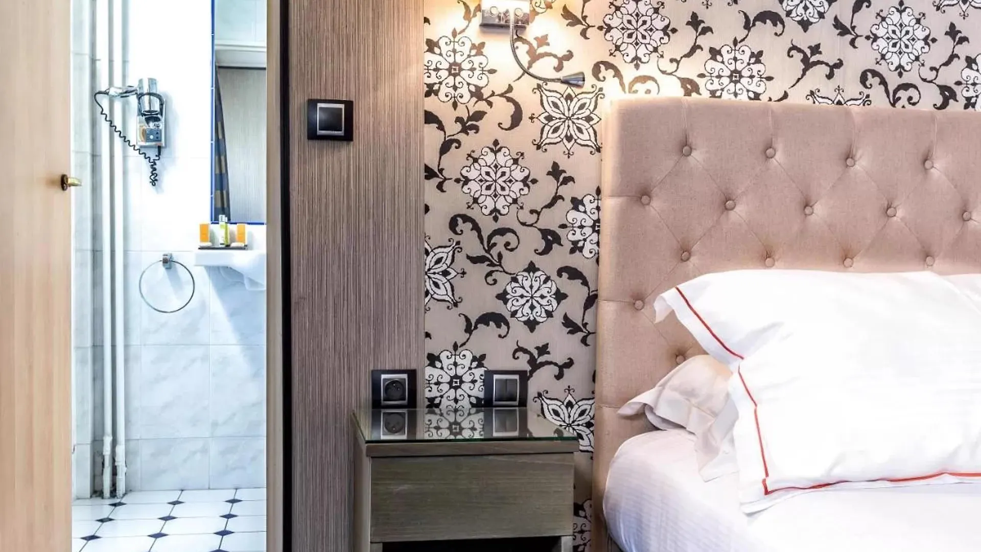 Regence Hotel Paris